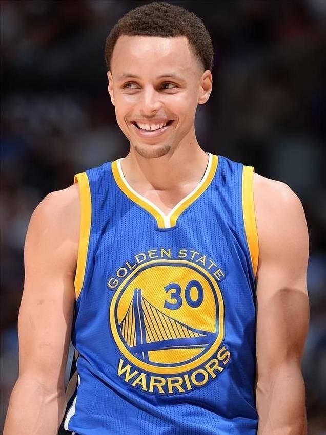 海星体育直播-库里迎来十二赛季出色发挥，加拿大队观众热烈欢呼！